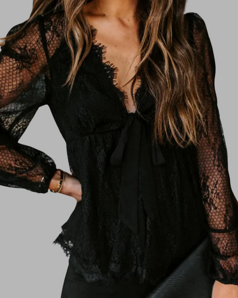 Solfrid | Elegant Bluse i Blonde med Dristig V-Hals