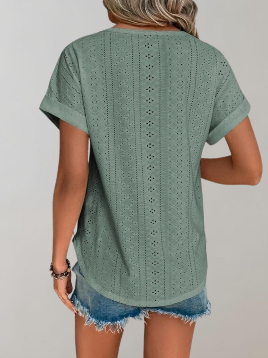 Jannicke | Lett Sommerbluse med Delikat Hullbroderi