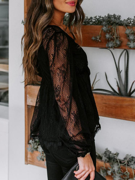Solfrid | Elegant Bluse i Blonde med Dristig V-Hals