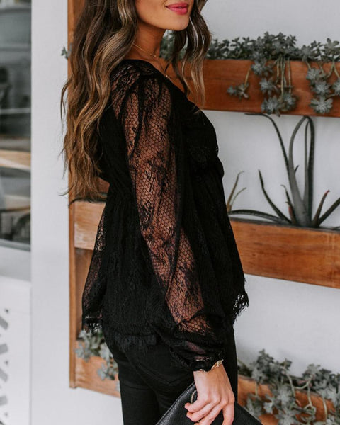 Solfrid | Elegant Bluse i Blonde med Dristig V-Hals